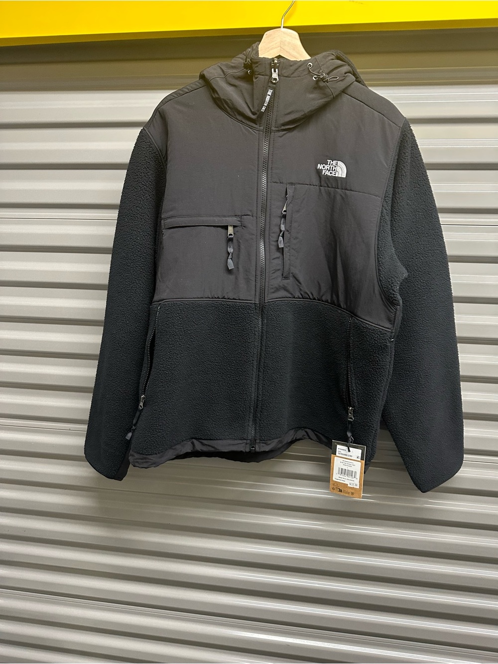 North face jacket for men size  L color black